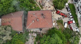 Karabük'te 3 katlı evde çıkan yangın söndürüldü