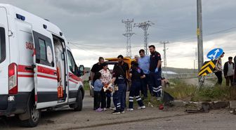 Kars'ta 2 araç çarpıştı: 3'ü çocuk 5 kişi yaralandı