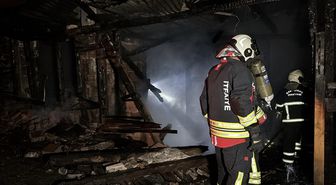 Kastamonu'da çıkan yangında iki katlı ahşap ev kullanılamaz hale geldi