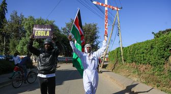 Kenya'da, ABD vatandaşları için kurulacak Ebola tesisini protesto edenlere polis müdahalesi