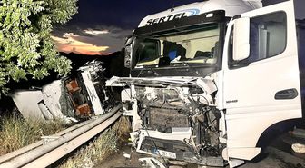 Manisa'da iki tır çarpıştı: 1'i ağır 2 yaralı