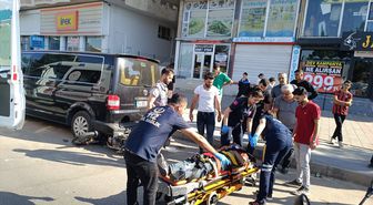 Mardin'de hafif ticari araçla çarpışan motosikletin sürücüsü yaralandı