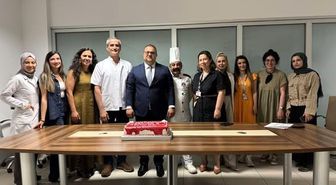 Muğla'da diyetisyenler günlerini pasta ile kutladı
