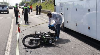 Ordu'da emniyet şeridindeki otobüse çarpan motosikletin sürücüsü öldü