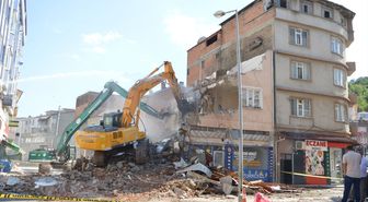 Samsun'un Havza ilçesinde dere üzerindeki son bina da yıkıldı