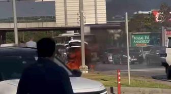 Seyir halindeki otomobil alev topuna döndü