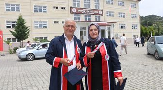 30 yıldır evli çift yüksekokuldan birlikte mezun oldu