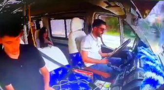Adana'da sürücü uyudu, dolmuş duvara çarptı: 7 yaralı