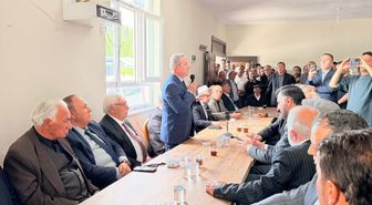 AK Parti Hakkari İl Başkanı Kaya, trafik kazasında ölen Tunç'un yakınlarıyla bir araya geldi