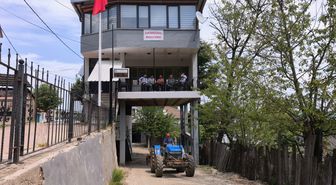 İnegöl'de Yol Üzerine İnşa Edilen Mahalle Konağı Bölgenin Simgesi Haline Geldi
