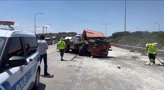 Arızalanan kamyona çarpan tırın sürücüsü hayatını kaybetti