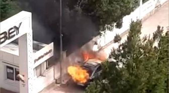 Diyarbakır'da seyir halindeki araç alev topuna döndü