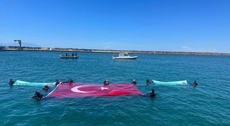 Edirne'de 'kurbağa adamlar' Saros Körfezi'nde deniz dibini temizledi