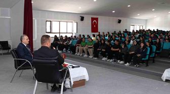 ERÜ Rektörü Altun, Develi'de öğrenciler ile buluştu