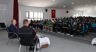 ERÜ Rektörü Prof. Dr. Altun, Develi'de öğrencilerle buluştu