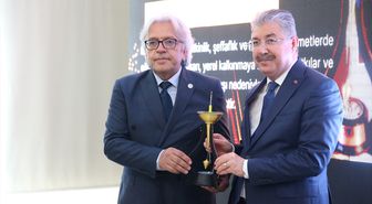 Eskişehir Valisi Yılmaz'a 'yılın mülki idare amiri' ödülü