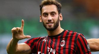 Hakan Çalhanoğlu kimdir? Orta saha Hakan Çalhanoğlu kaç yaşında, nereli, hangi takımda oynuyor?