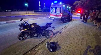 Karaman'da motosiklet kaldırımı aşıp karşı şeride savruldu, sürücü yaralanmadı