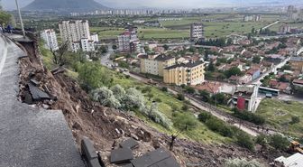 Kayseri'de Sağanak İstinat Duvarını Çökertti