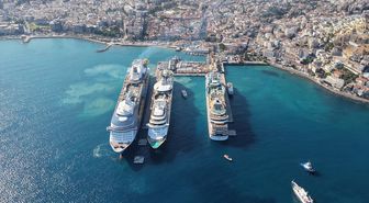 Kuşadası'na 3 kruvaziyerle 10 bini aşkın turist geldi