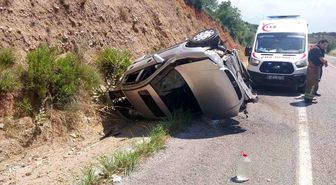 Manisa'da otomobil takla attı: 2 yaralı