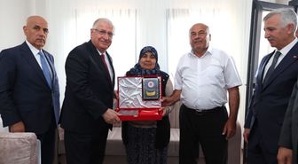 Bakan Güler, şehit ailesini ziyaret etti
