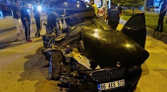 Minibüs ve otomobil çarpıştı: 2 kişi yaralandı