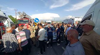 Muradiye'de otomobil ile minibüs çarpıştı: 5 yaralı
