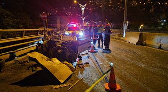 Otomobil, beton bariyere ve otomobile çarpıp takla attı: 1 yaralı