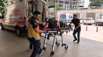 Otomobille çarpışan motosikletli yaralandı: Kaza anı kamerada