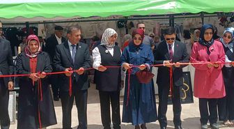 Özalp Halk Eğitim Merkezi Müdürlüğünün yılsonu sergisi yoğun ilgi gördü