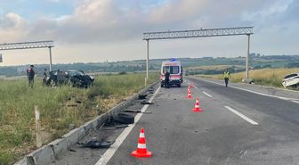 Tekirdağ'da iki otomobilin çarpıştığı kazada 8'i düzensiz göçmen 10 kişi yaralandı