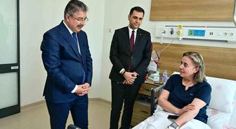 Eskişehir Valisi Yılmaz, şehit kardeşi Sibel Kanlı'yı hastanede ziyaret etti