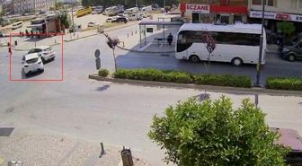 Antalya'da göz göre göre gelen kaza kamerada