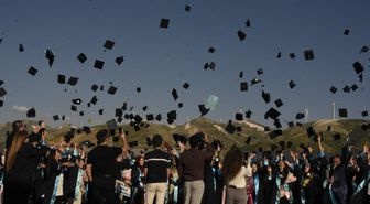 Bitlis Eren Üniversitesi'nde 2 bin 800 öğrenci mezun oldu