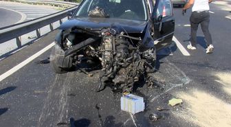 Büyükçekme'de 2 servis minibüsü ve bir otomobilin karıştığı kazada 4 kişi yaralandı -1