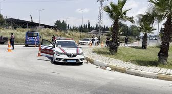 Cezaevi önünde 2 kişiyi vurup gasbettikleri otomobille kaçan 3 şüpheli yakalandı