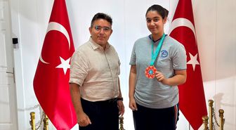 Dünya üçüncüsü kick boksçu Nilsu'dan Marmaris Kaymakamı Kaya'ya ziyaret