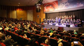 Erzurum'da öğretmenlerden oluşan Maarif Orkestrası ve Korosu sahne aldı