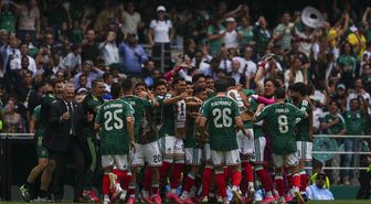 Futbol tarihinde uzun yılların ardından bir ilk! Maç oynanırken reklam arası verildi
