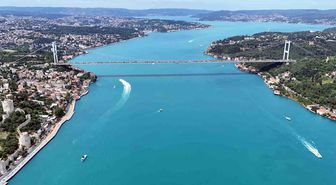 İstanbul Boğazı'nın turkuaz görünümü tabloya dönüştü