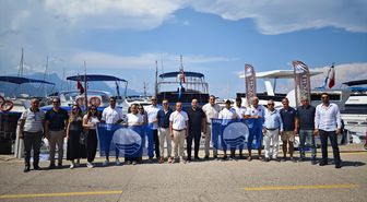 Kemer'de marina ve 5 yatta Mavi Bayrak dalgalanmaya başladı