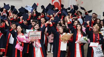 Merzifon'da fakülte ve yüksekokul öğrencileri için mezuniyet töreni düzenlendi