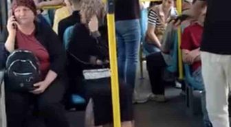 Metro'da yüksek sesle konuşma tartışması