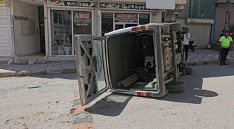 Nusaybin'de devrilen hafif ticari aracın sürücüsü yaralandı