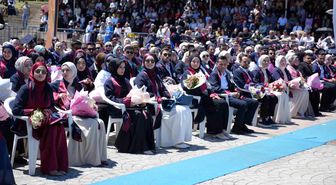 OMÜ İlahiyat Fakültesi'nde mezuniyet heyecanı