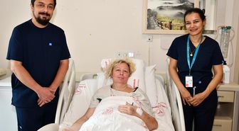 Alanya'da karnından 12 kilogramlık kitle çıkarılan Rus hasta sağlığına kavuştu