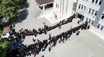 Türkiye şampiyonu olan öğrencilere meşaleli karşılama