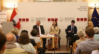 Viyana'da 'NATO 2026: Güvenlik, Strateji ve İttifakın Geleceği' başlıklı panel düzenlendi