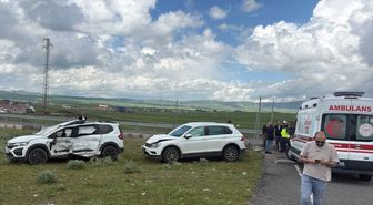 Ardahan'da iki otomobilin çarpıştığı kazada 3 kişi yaralandı